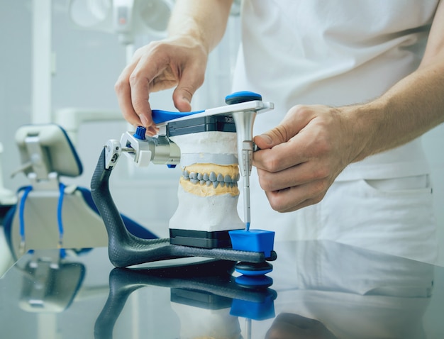 How to become a dental lab technician? How to become a dental lab technician?