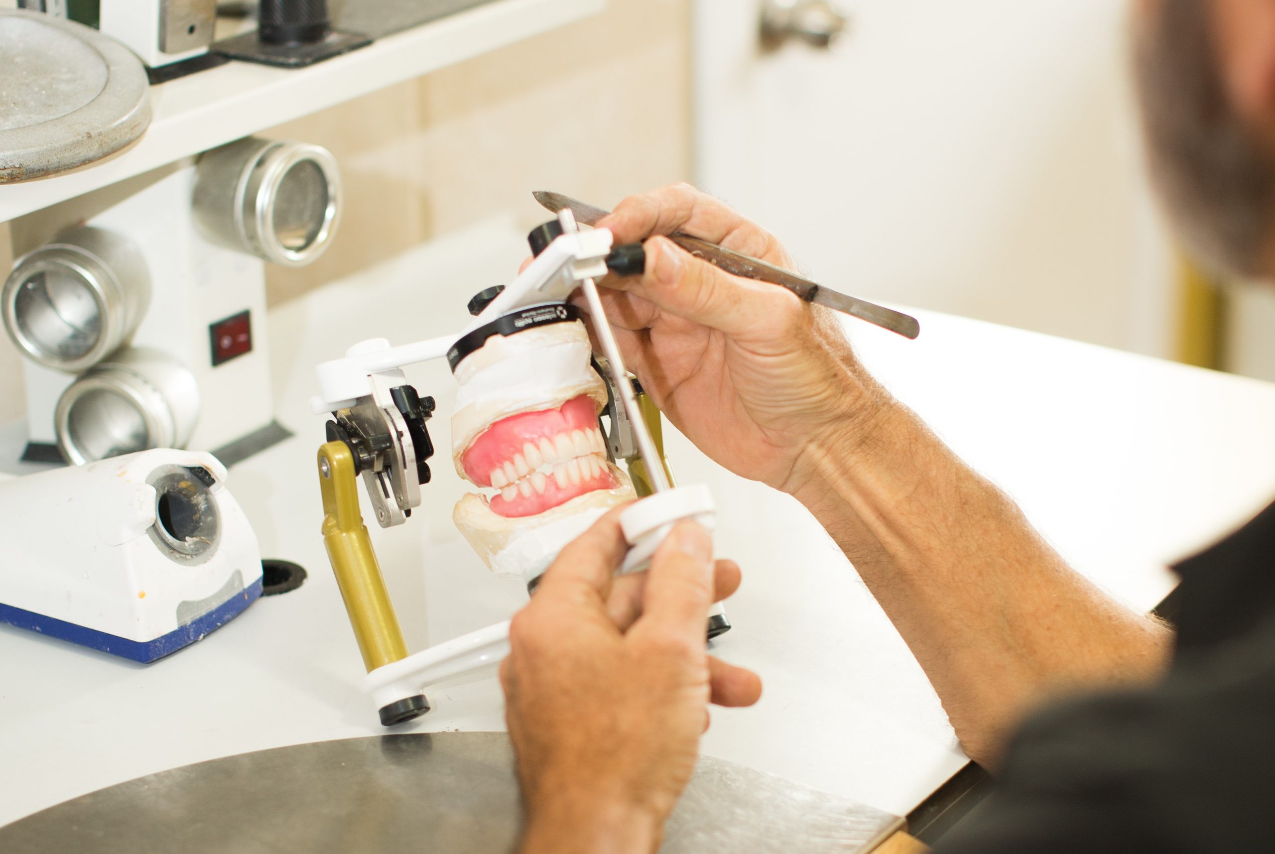 How to become a dental lab technician? How to become a dental lab technician?